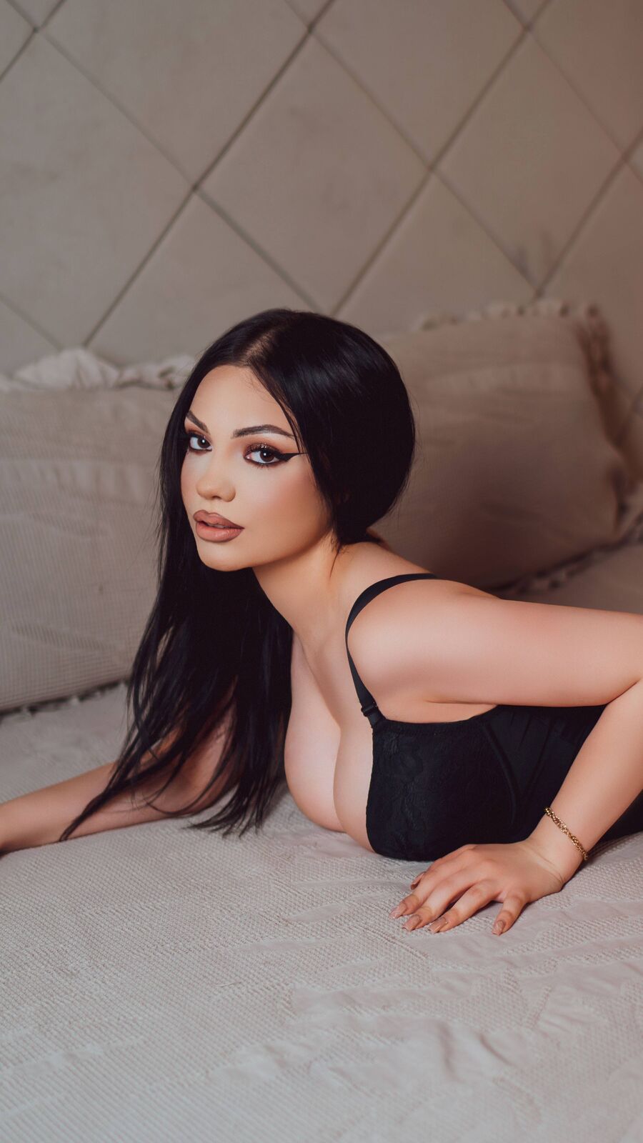 KiaraCole erotic portrait