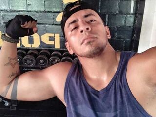 CristopherTomson's live cam