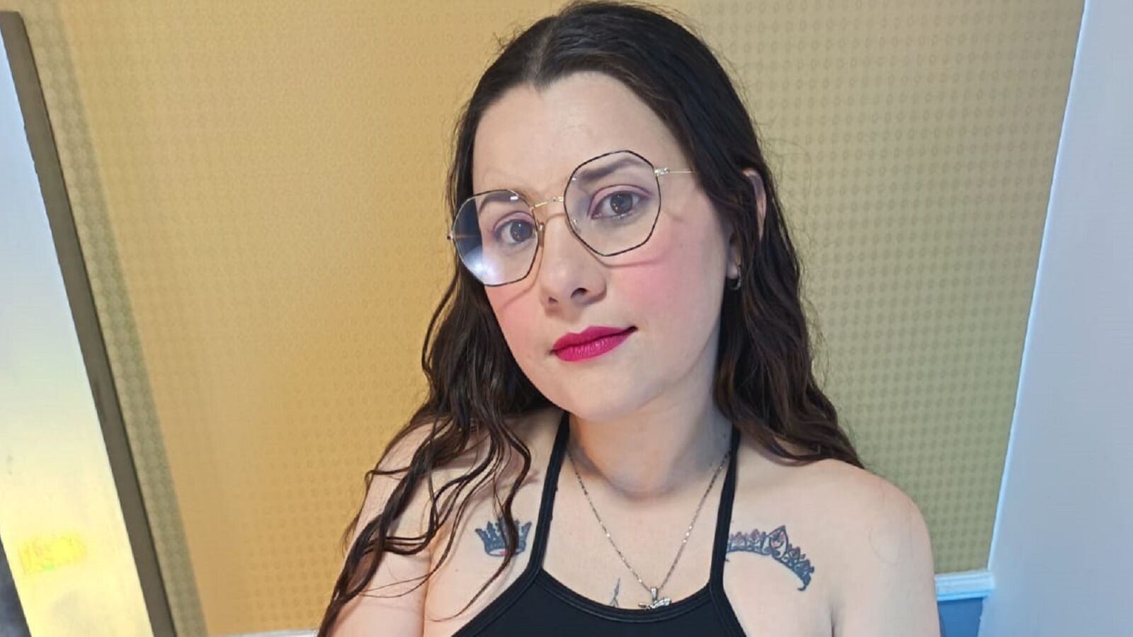 MadyMolet erotic portrait