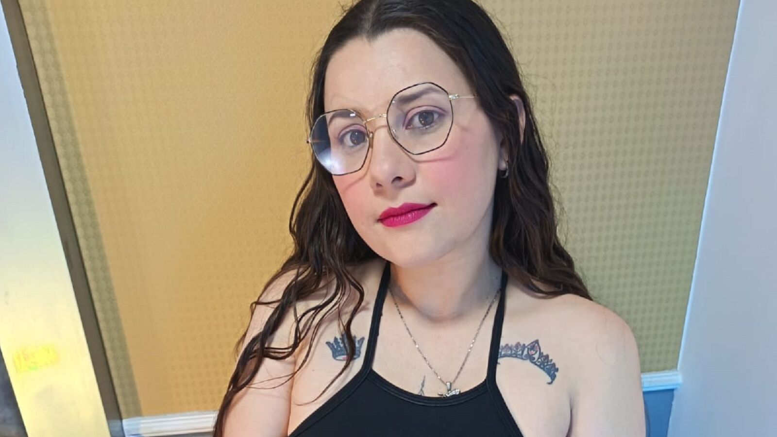 MadyMolet glamour portrait