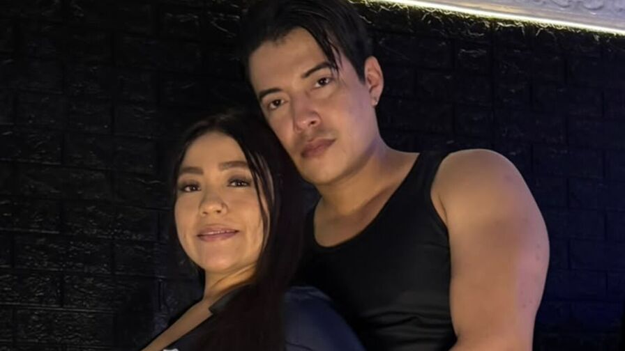 Watch AngelisAndJuan live on Club Ginger Blaze
