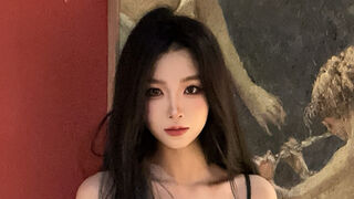 Model Liana Yu, 22, Asian
