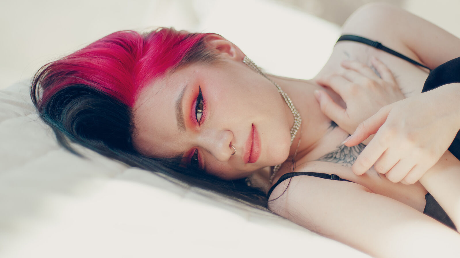 AnnaLeyah glamour portrait