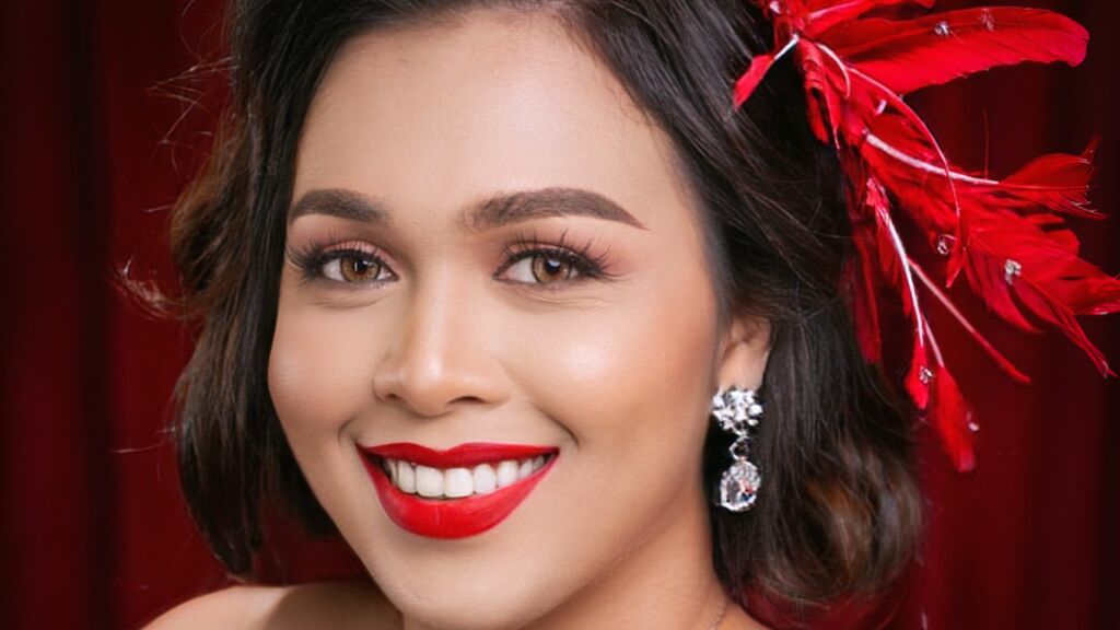 GloriaDiaz cover