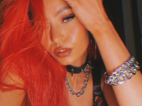 Chat with MoniqueCruz