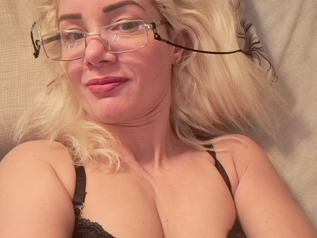 QueenMarina LiveJasmin fetish spy show preview