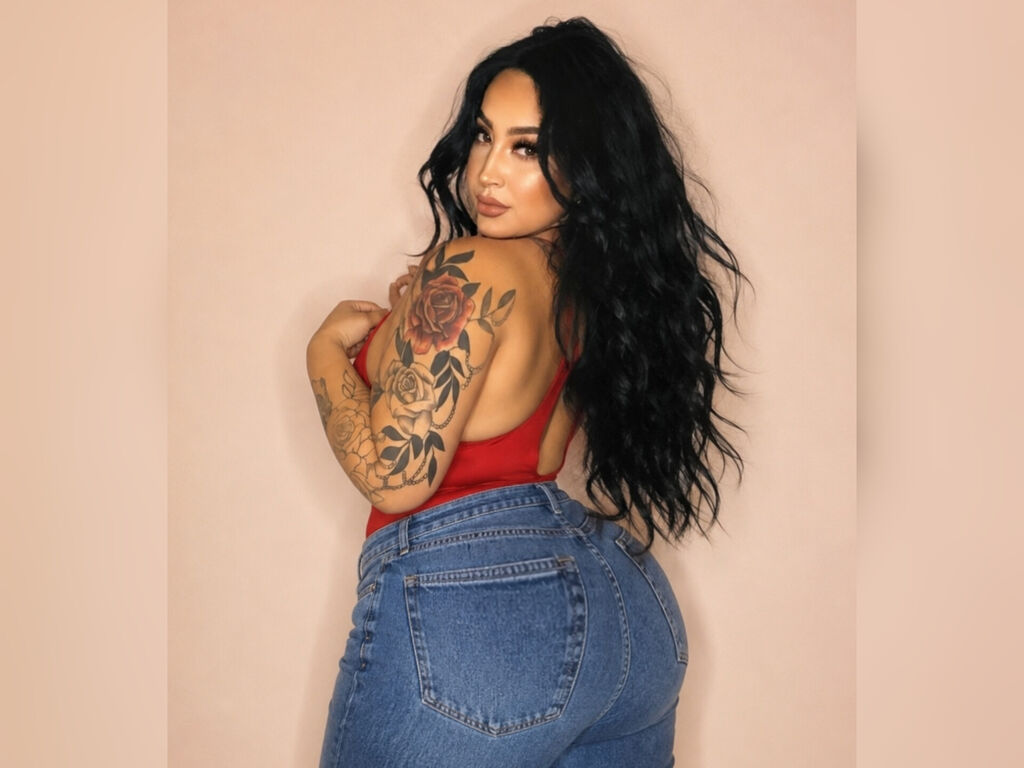 SharlinMoreva one on one girl cam profile