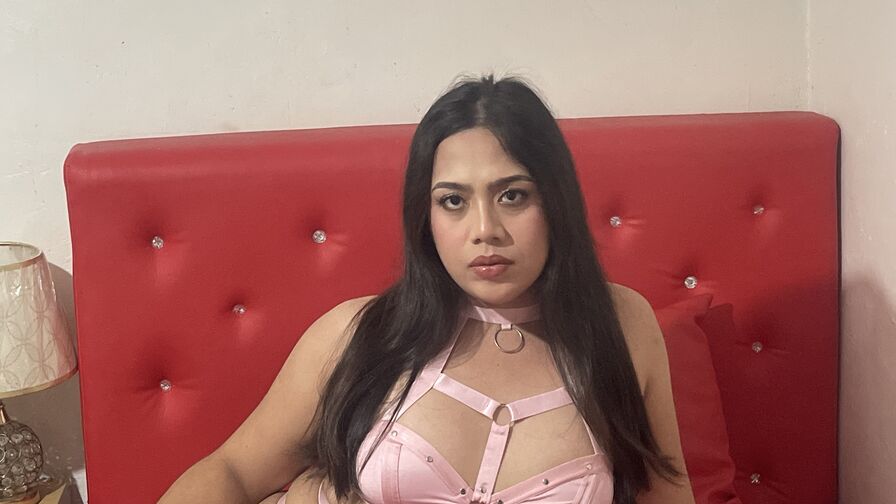Watch EllisseCarolina live on Ultra Erotica