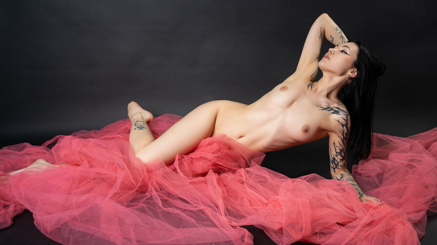 AdelineValentine live cam model