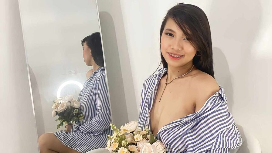 Live HD Nude Chat with AickaChan
