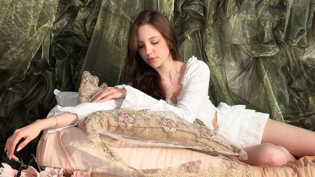 AliceWells cover