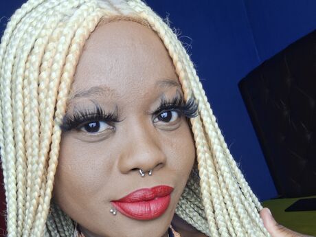 Chat with AkeliaHampson