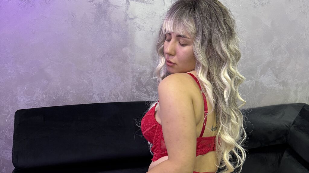 DayseyDenni live cam model at LiveJasmin