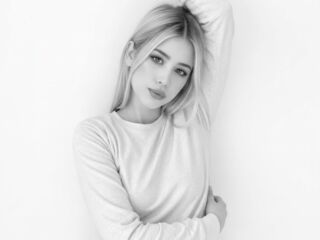 ZaraVelvettt age 25