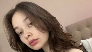 EmmaHigher webcam girl preview
