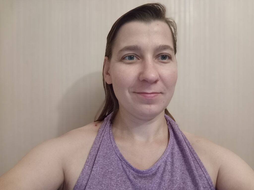 LenaGolden cam profile preview image