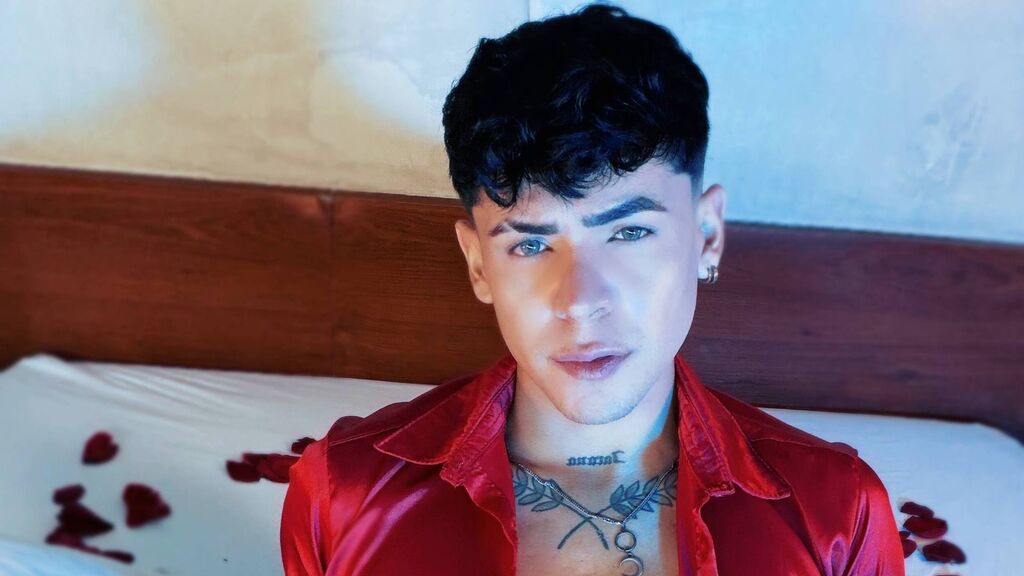 Live Chat with CamilloGuzmn on LiveJasmin