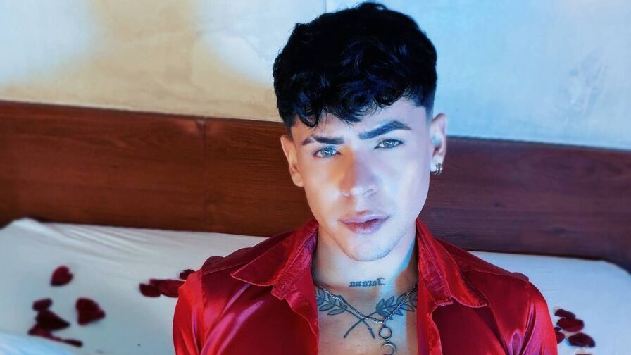 Watch CamilloGuzmn live on DMS List