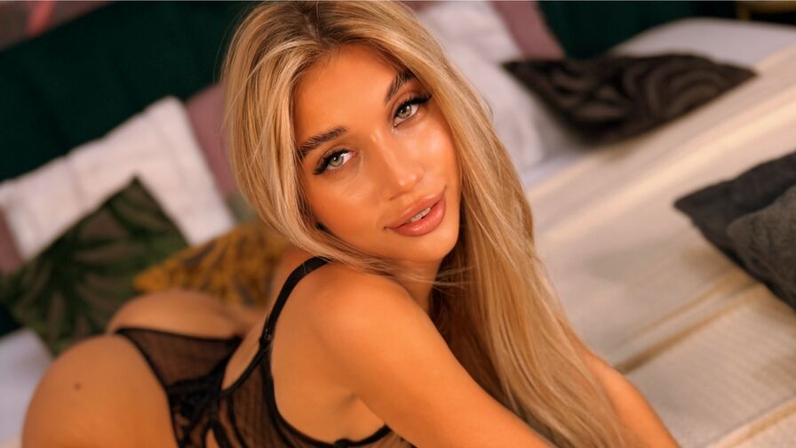 Watch MelaniaLys on NudiesOnlineCam.com