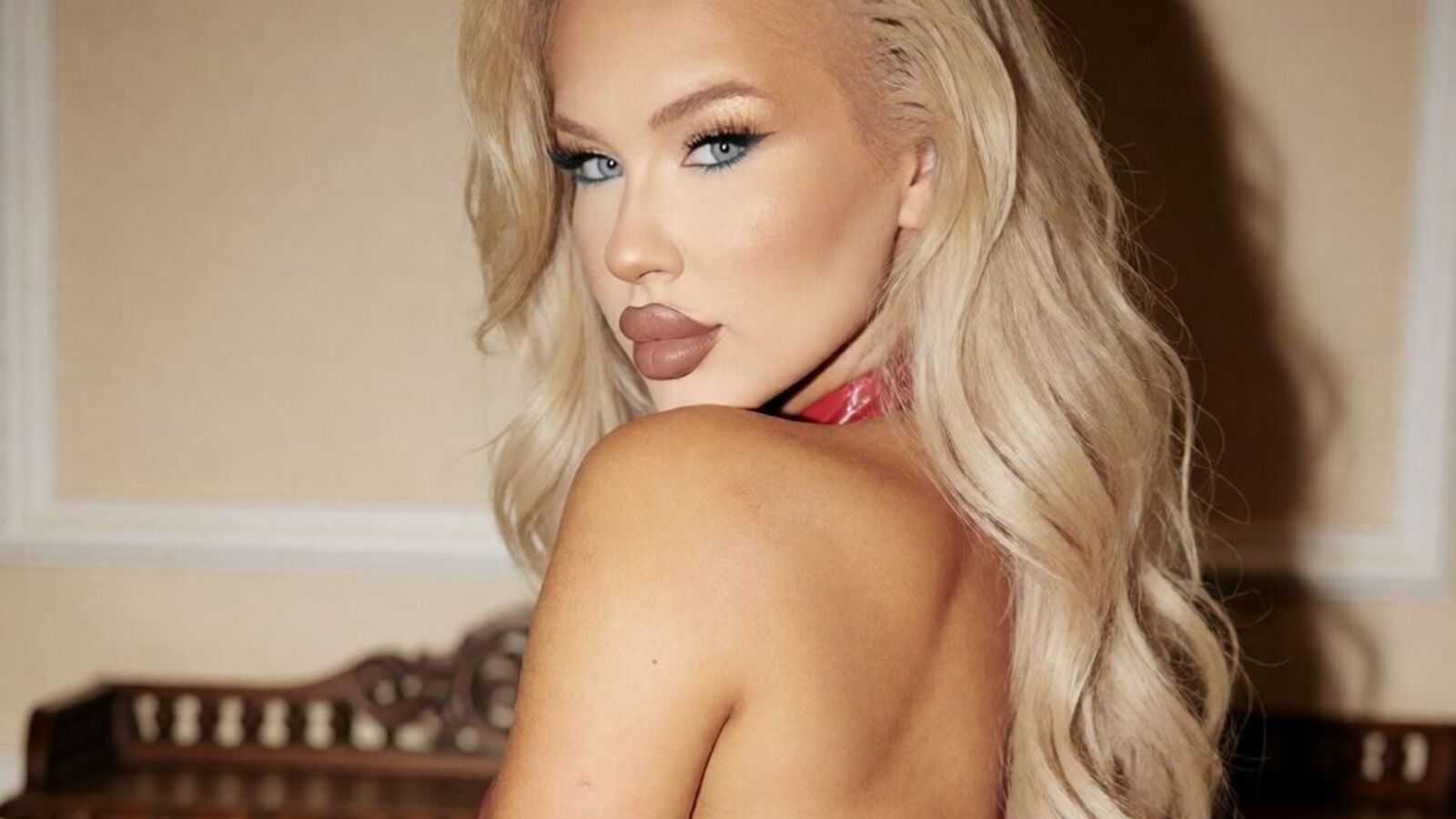 AlmaGrace erotic portrait