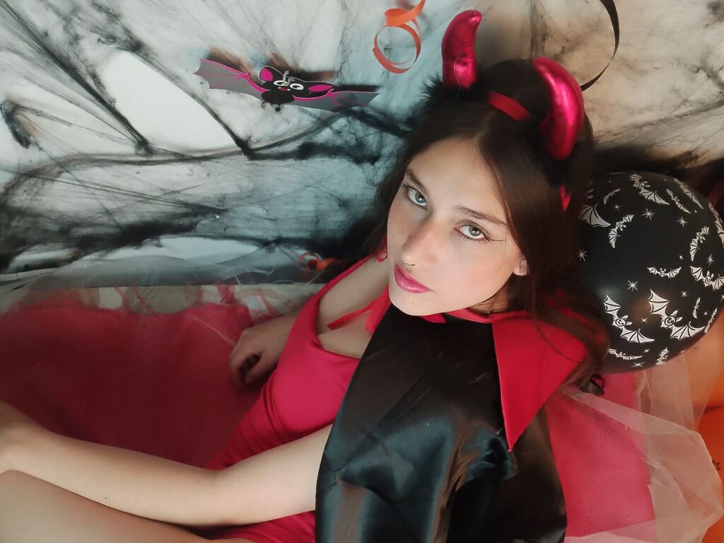 DaniWaynn from Web Night Cam