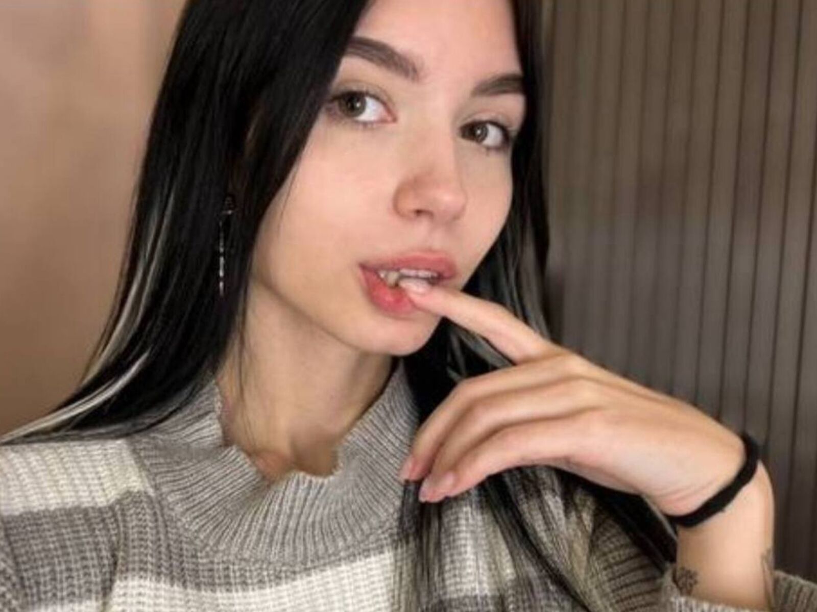 Live cam for FreyaReed