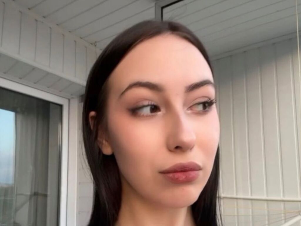 EllyMcdaniel LiveJasmin model