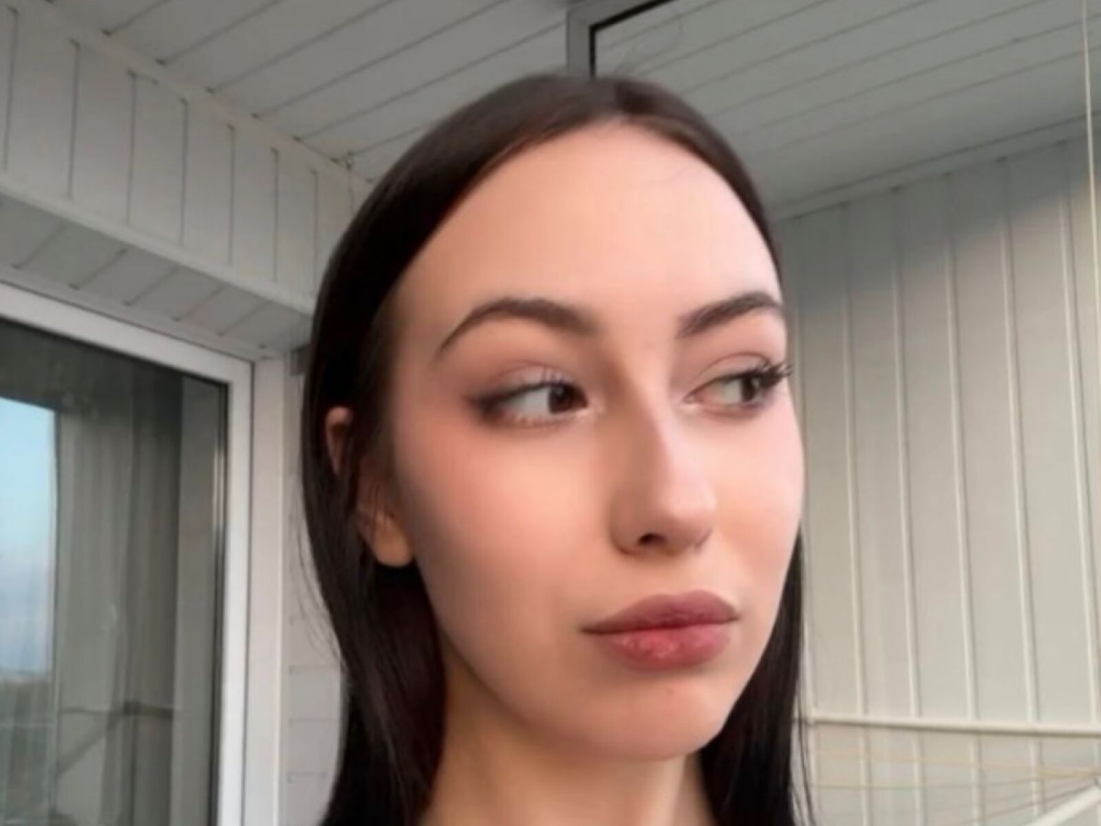 Live cam for EllyMcdaniel