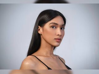 ClareyFox is a webcam model from Philippines age 29