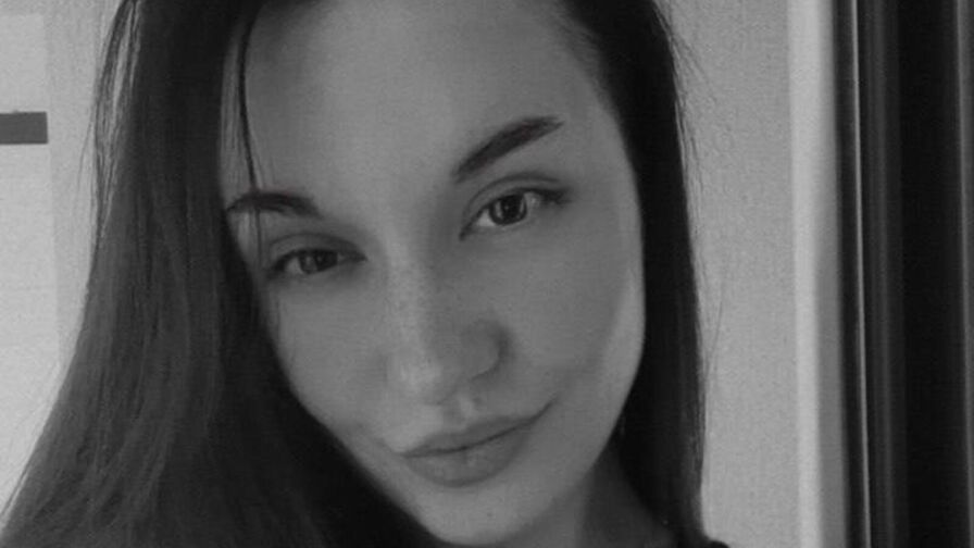 Watch OlaCherry live on Free Webcamz