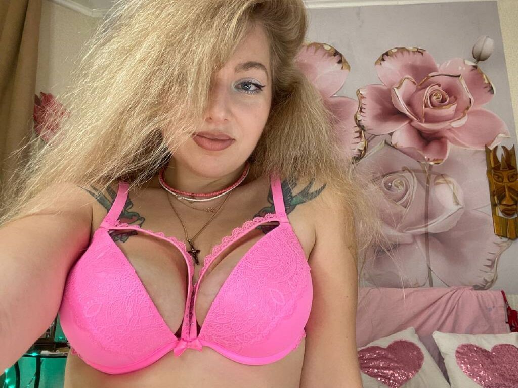 MollyBrans horny fetish webcam
