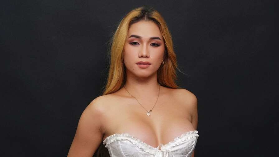 Watch DashaHilles live on Ultra Erotica