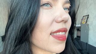 le modèle RoniRopes est en webcam porno dans un show sur le site livejasmin, il possède les tags suivants: close up,dancing,smoke cigarette,striptease,vibrator,snapshot,twerk