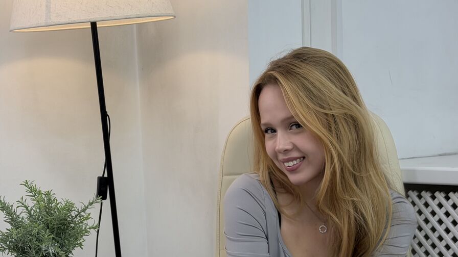 DenisseTention live cam model on MistressWorld