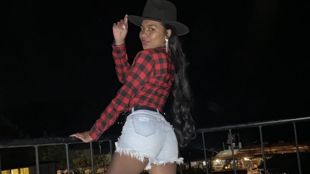 LucyLarz live cam model at LiveJasmin