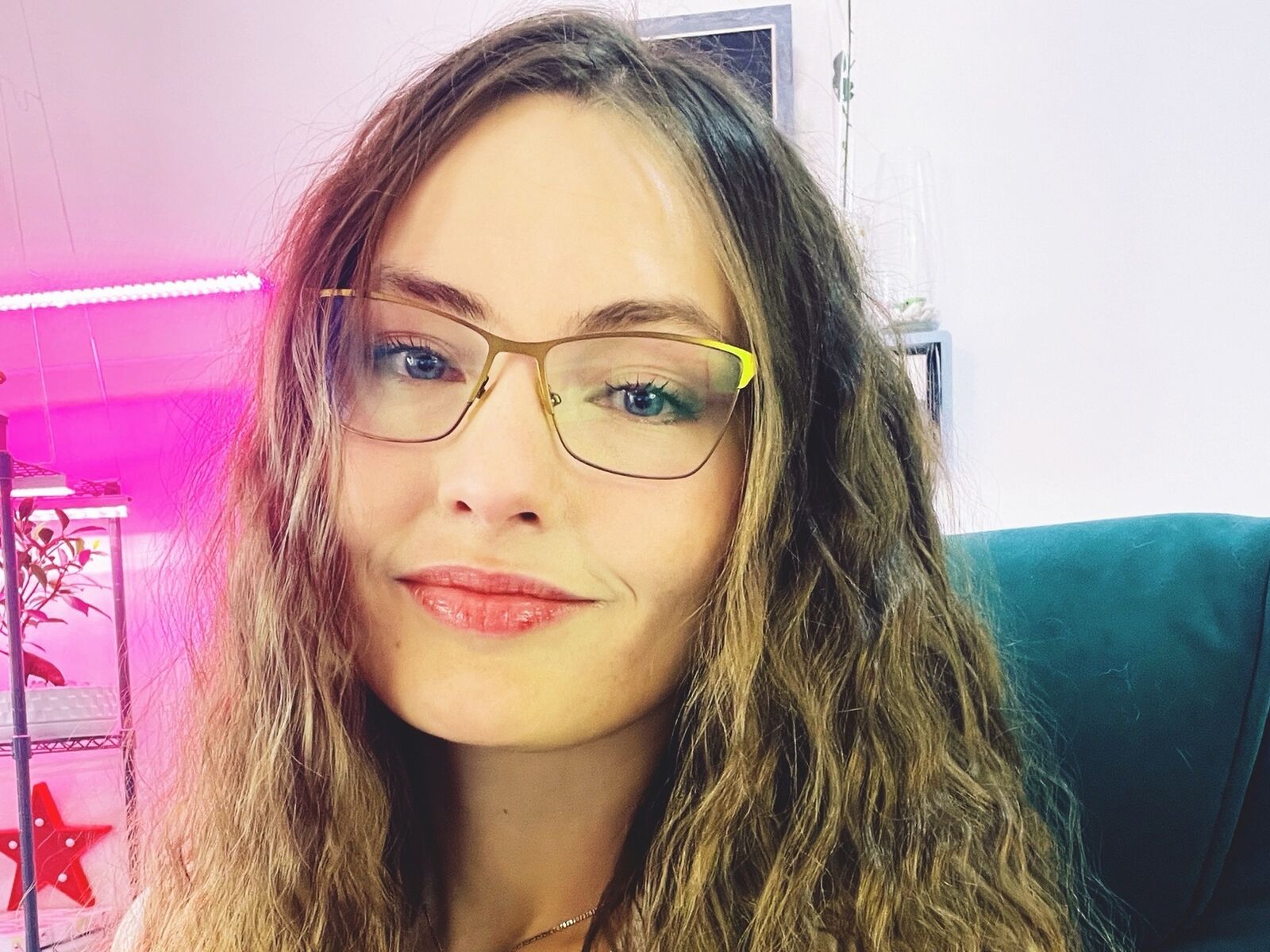 Live cam for MayaGerald