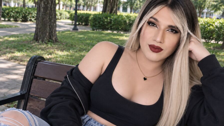 Watch JessiRogerss live on Free Webcamz