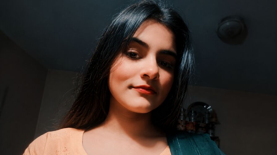 Watch FatiKomal live on Cuties