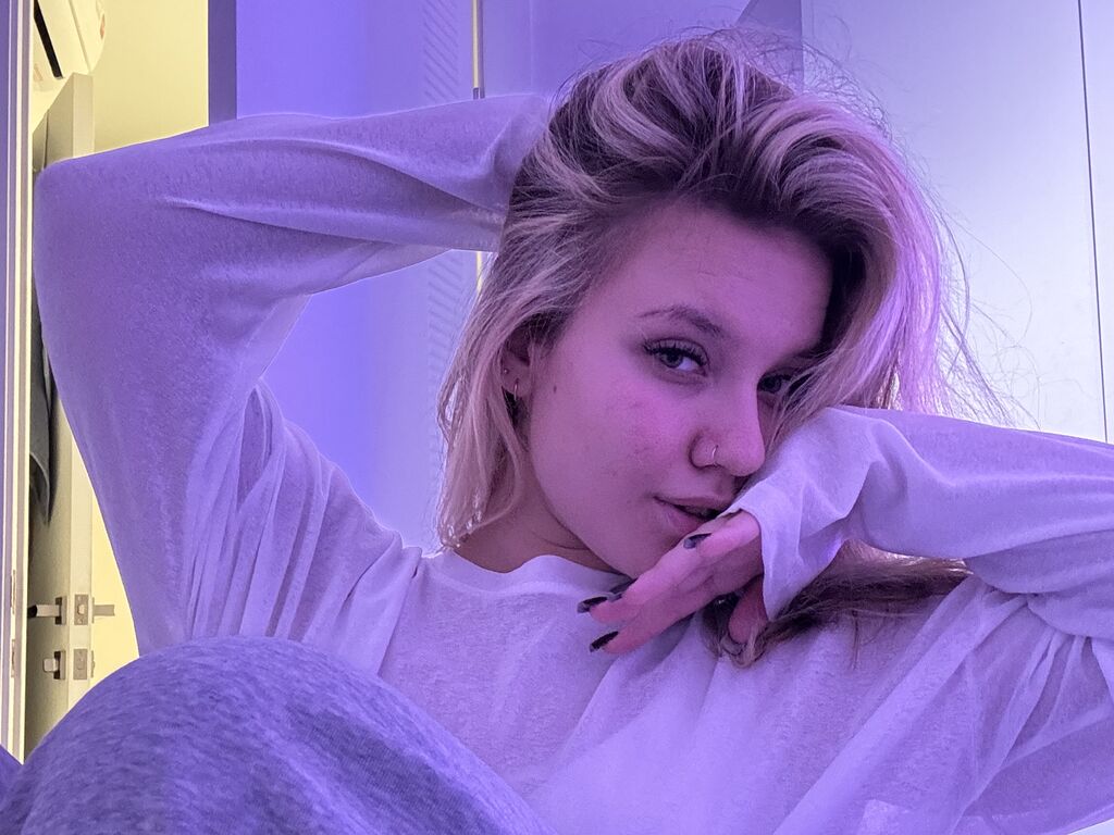 LupitaHinger LiveJasmin member chat profile picture