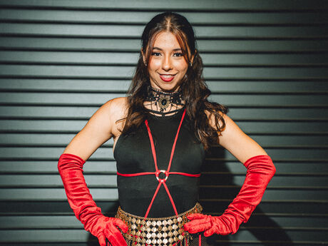 Chat with AnnieClay
