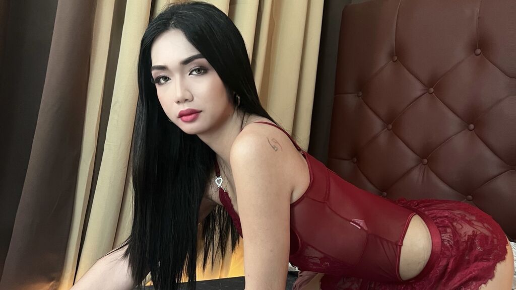 AliciaBalenciaga cover