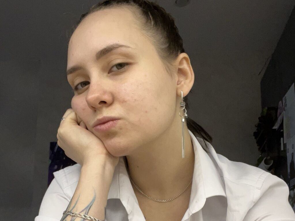 AlinaBrowni from Web Night Cam