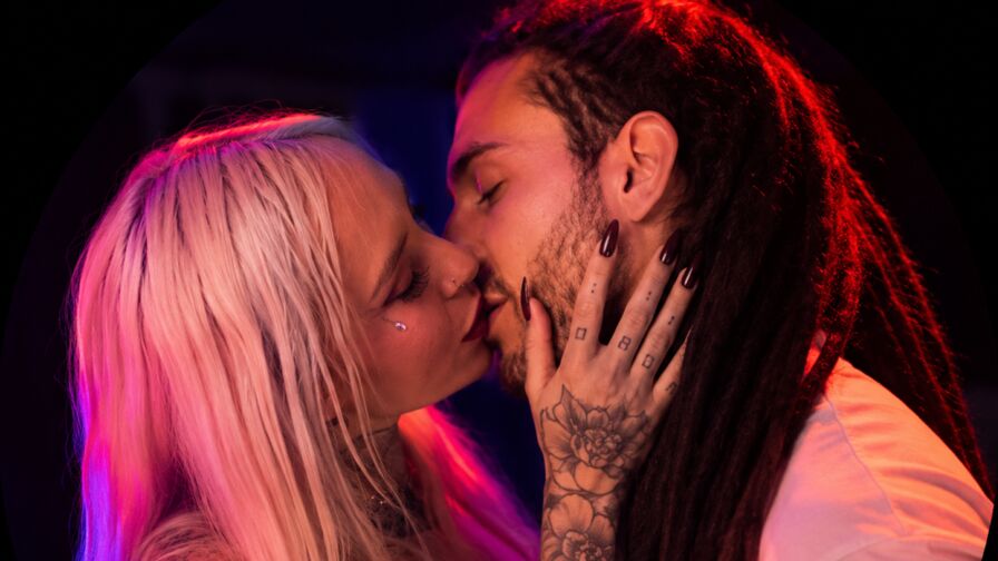 Live Porn Camera of NatashaAndDamian