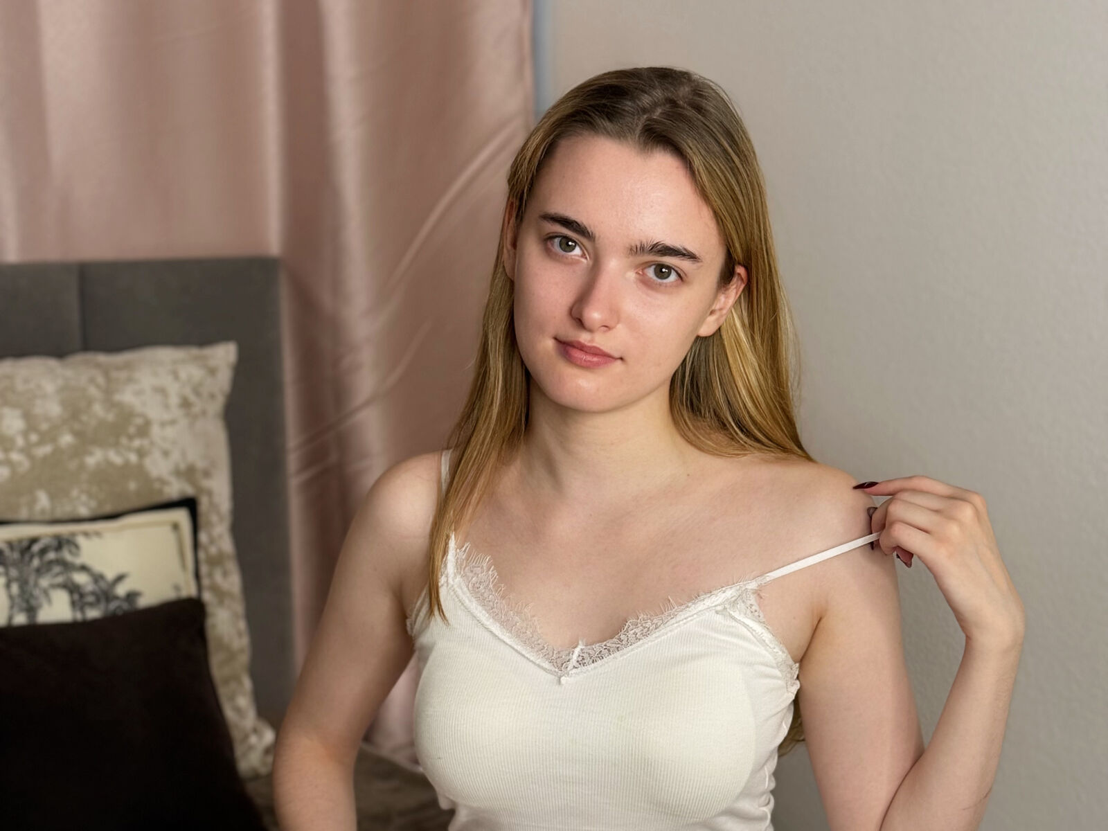 Live cam for MiaDaisy