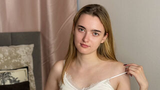 MiaDaisy live cam