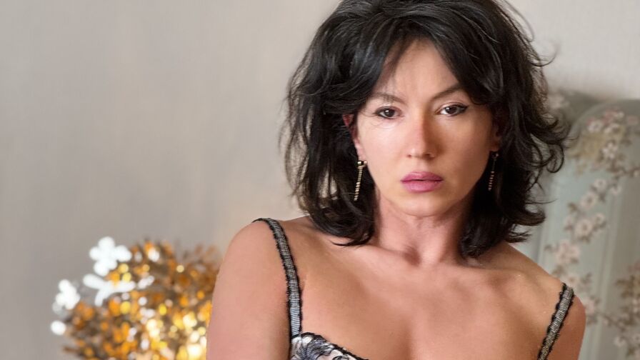 Live HD Nude Chat with MnemoZeina