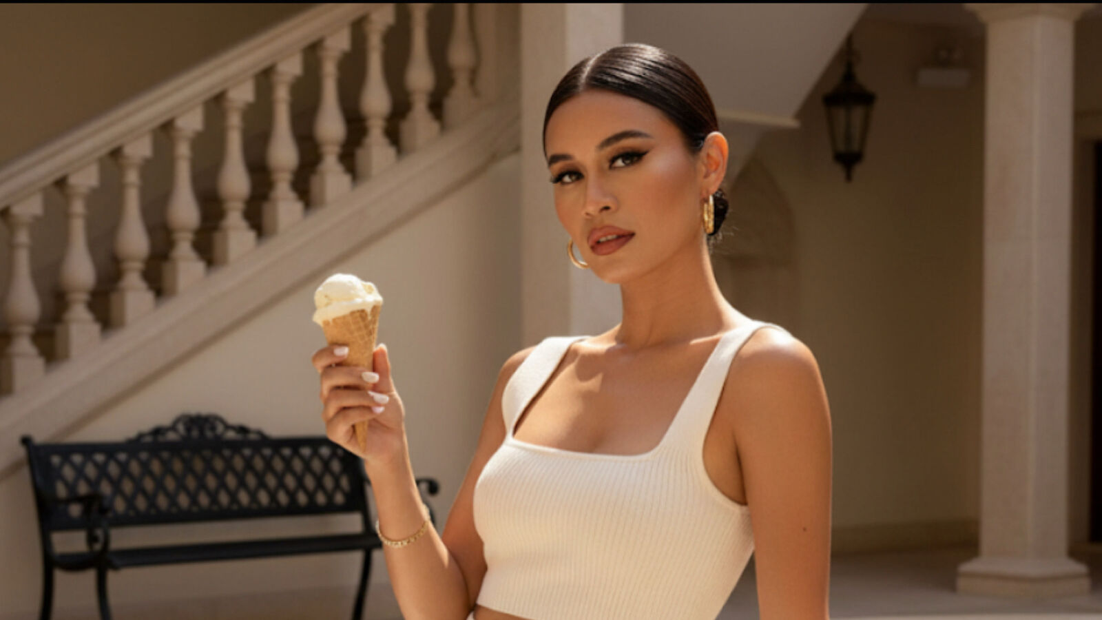 LavianaThompson erotic portrait