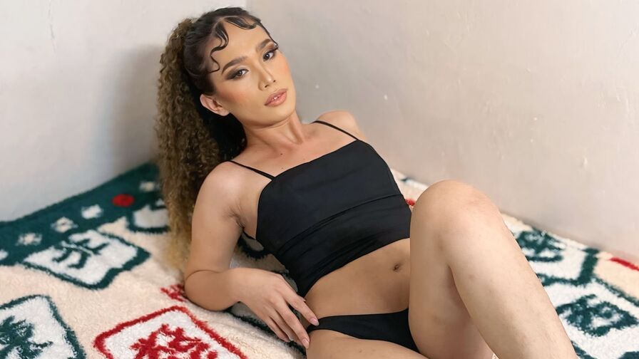 Watch EllieWhitmore live on Free Webcamz