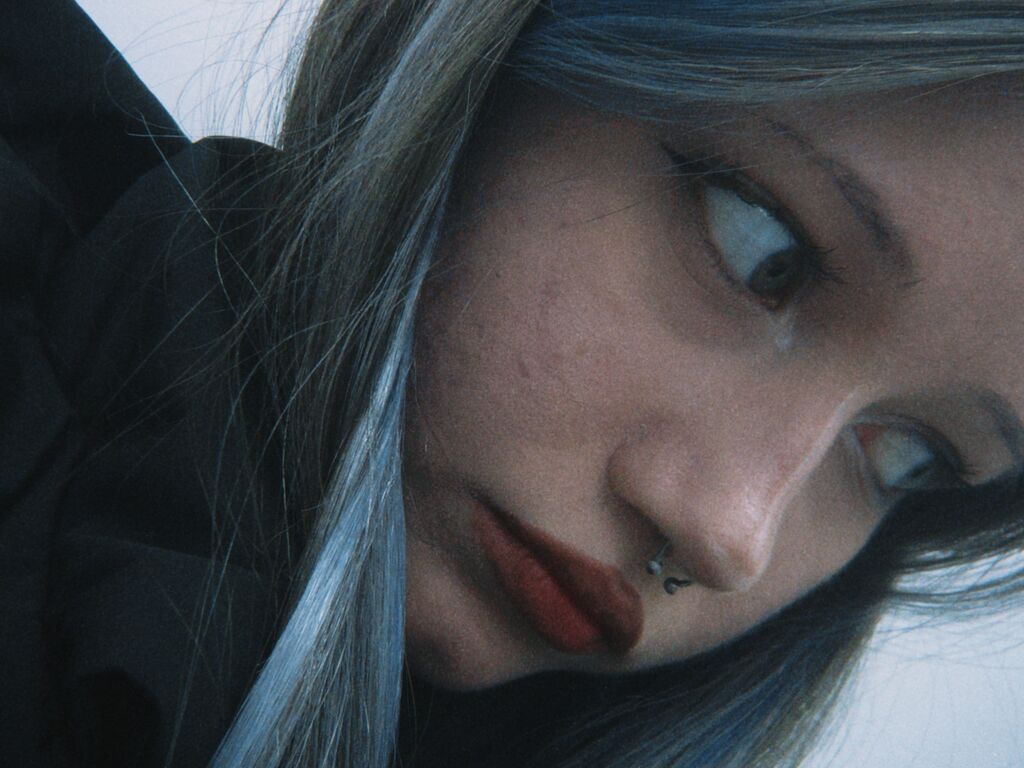 LillianEmery one on one girl cam profile
