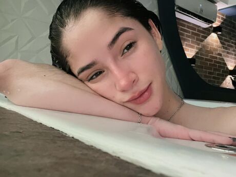 Chat with CamilaMalkovich